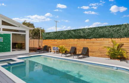 Oakland Oasis 4BDHeated PoolSpa5min to beach - Photo 30