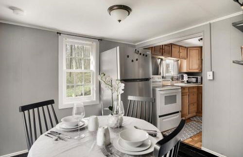 Creekside Cabin w Hot Tub, Fire Pit, Grill, WiFi! - Foto 12