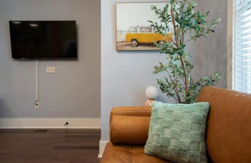 Fun & Renovated Artsy Downtown Apt Dog Friendly with Fully Fenced Backyard and Private Parking - Foto 36