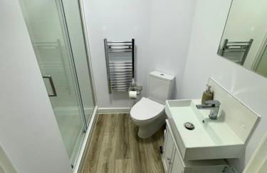 Brand new Flat 5 with Free Parking and fast WIFI - Foto 8
