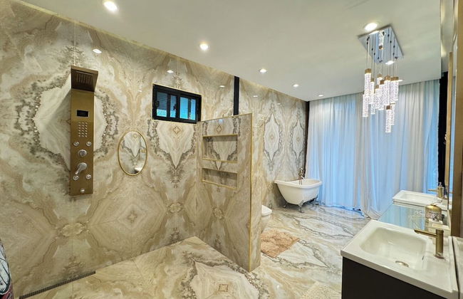 Huge Pool Villa with Private Lake - Foto 32