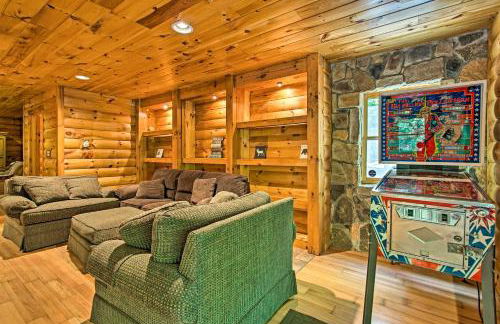Fire Pit and Hot Tub Poconos Family Cabin! - Foto 24