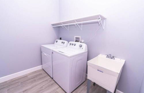 2023 Built! FineArt, Putt-Putt, Hammock, Backyard, Pet and Kid friendly - Photo 32