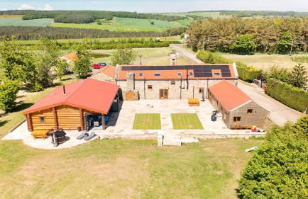 Entire Luxury Log Cabin Sleeps 6 with Private Hot Tub & Scenic Views near Durham & Bishop Auckland - Foto 5