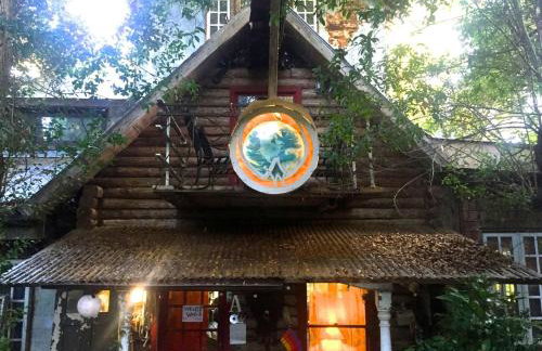 Eclectic Riverfront Log Cabin and Artist Retreat for Groups in Castle Hayne, North Carolina - Foto 23