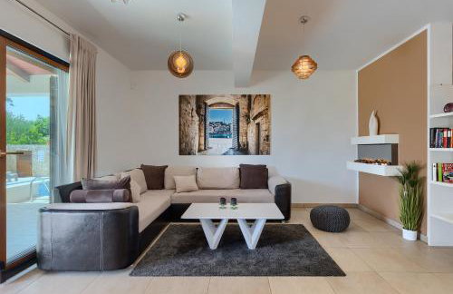 Villa Gloria, villa with heated pool - Foto 10