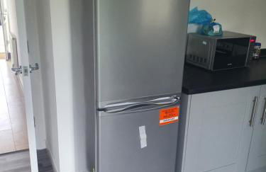 4 Bedroom Home - Sleeps 7 Pet Friendly & Parking - Foto 13