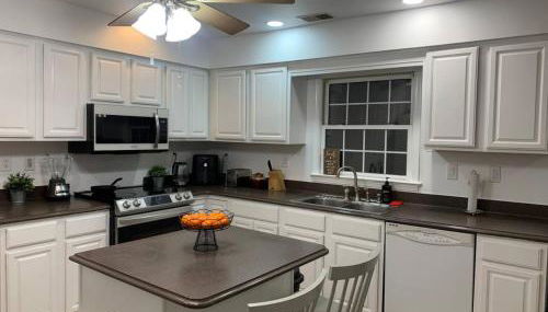 5BR Retreat Nature and Access Laurel MD - Foto 3, stove, dishwasher, toaster