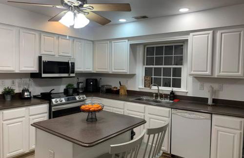 5BR Retreat Nature and Access Laurel MD - Foto 3