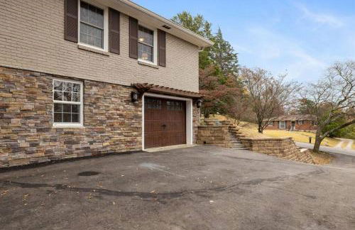 Hillside Hot Tub Hideaway! King Bed / Fire Pit - Foto 43