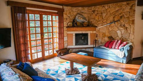 Chalé Belga em condomínio - 1,2 km do Centro Turístico Capivari - Foto 3