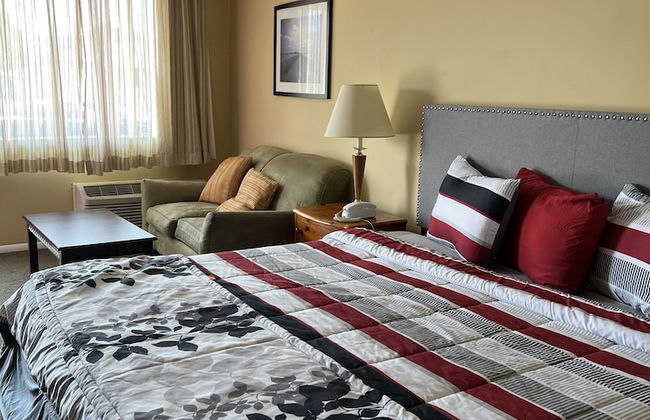 Ambassador Inn And Suites - Photo 22