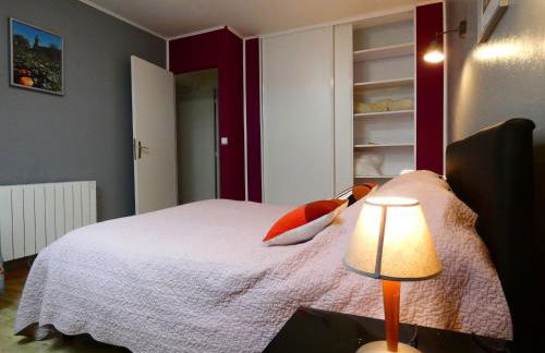 Escapade Paisible: Gîte pour 8 à Saint-Hilaire-sur-Yerre, Jardin Clos, Proche Chateaudun et Chartres - FR-1-581-131 - Foto 17