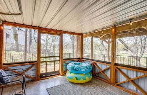 Creekside Cottage with Deck and Hot Tub in Belton - Foto 18