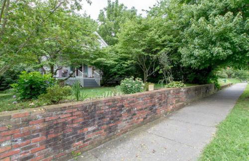 Petite Vintage Charmer Trendy East Nashville - Foto 34