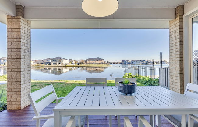 StayAU Magnificent Lakefront Villa - Foto 51