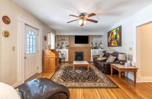 The Paradise House steps from the Heart of Hertel - Foto 1