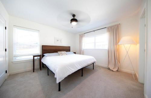 LUX ~Pet Friendly Richardson 3 bedroom 1 story Home~ - Foto 20