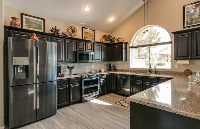 Spectacular Golf Course Home With Pool and Views! - Photo 18