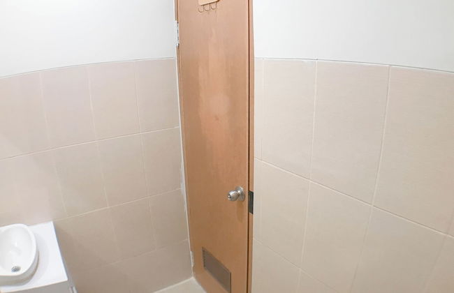 Minimalist And Cozy Studio Bale Hinggil Apartment - Foto 13