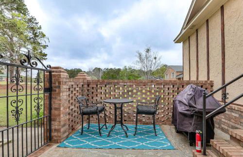 Patio and Pool Table Lake Marion Getaway - Foto 38