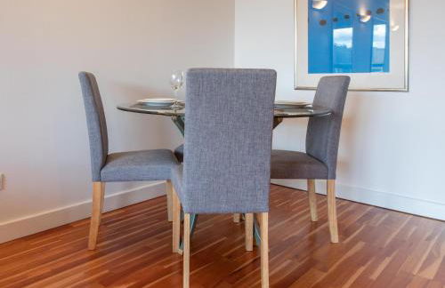 Bright Spacious Modern 5th flr City Oasis-Sleeps 6 - Pass the Keys - Foto 18