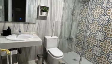 PUERTO DELUXE - Photo 2, Shower