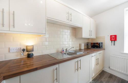 NEW! Stylish 5-Bed Apartment in Stockton-on-tees by Stay With Us, Perfect for Contractors & Large Groups, FREE Parking! - Foto 3