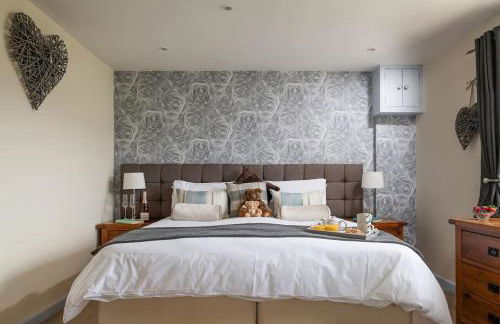 PLAS IWRWG GRANARY - Stunning Barn Conversion based in North Wales - Photo 13