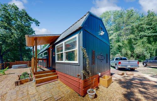 Hot Tub and Fire Pit Lakeside Getaway, Dogs Welcome - Foto 17