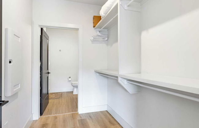 Prime Walkable Midtown Location, Pool, Gym Outlaw's Den by Avantstay - Foto 18