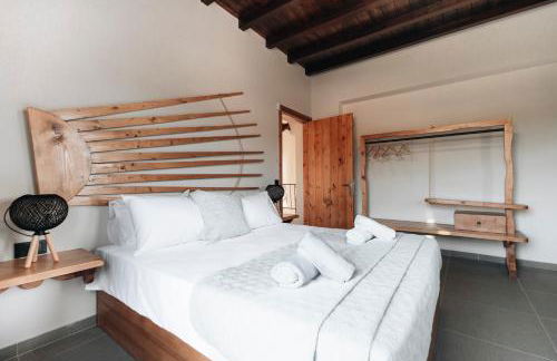 Villa Di Leon - Uniquely Designed Villa with Pool in a Picturesque Village near Famous Porto Limnionas, Offering Exceptional Hospitality By Villa Mana Gers - Photo 31