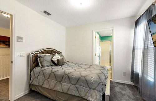 Lakeview 6-Bedroom Retreat with Game Room, Private Pool, Spa & Resort Amenities - Ideal for Families & Groups - Foto 22