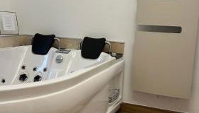 Parenthèse sous les toits - suite cosy avec jacuzzi - hypercentre - Foto 3