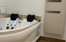 Parenthèse sous les toits - suite cosy avec jacuzzi - hypercentre - Foto 3