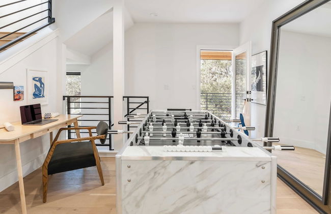 Modern Retreat w/ Pool, Guest House & Deck Lounge Henley by Avantstay - Foto 35