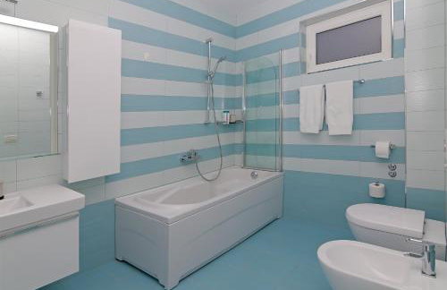 Abelia, two terraces, hot tub, free parking - Foto 44