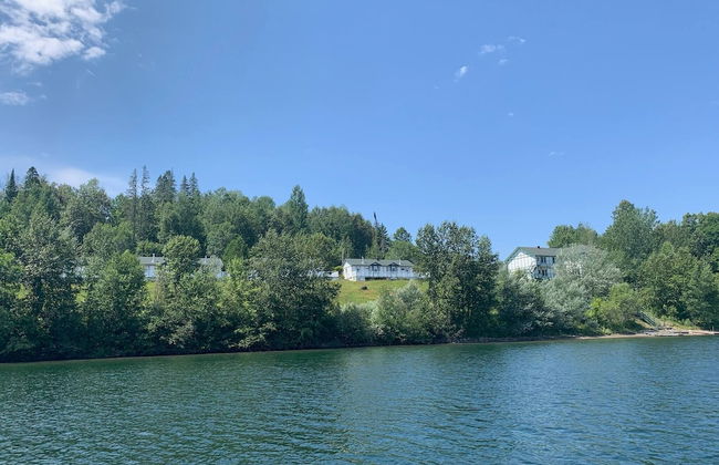 Renovated Chalet for Rent in Front of the Lake - Foto 1