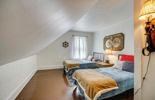 Spacious Vintage Gem with Sunroom in Manistee! - Foto 32