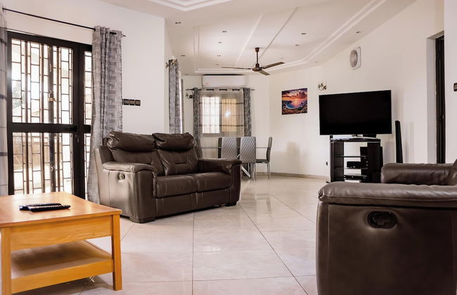 Lome City Apartment - 3 Bedrooms - Photo 8