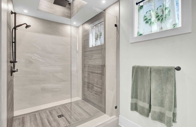 Walk to the Beach + Private Pool, Rooftop Terrace, Balcony 3602 Cameron - Foto 17