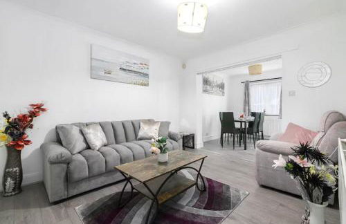 Spacious 4-Bedroom Family Home near Wembley - Foto 1