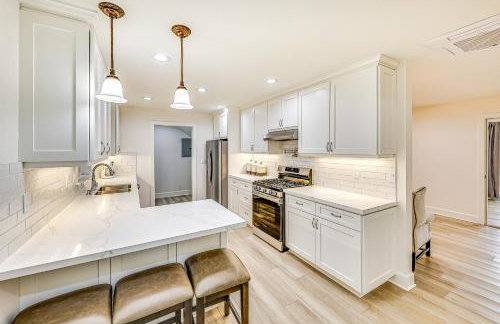 Patio and Workspace Peaceful Riverside Retreat! - Foto 7