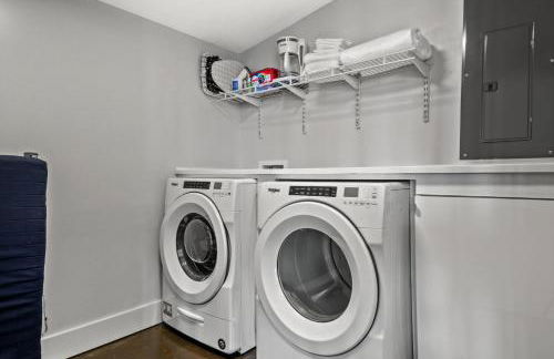 The Porter's Barn - fancy little waterfront home with deep-water boat dock and firepit - Foto 26