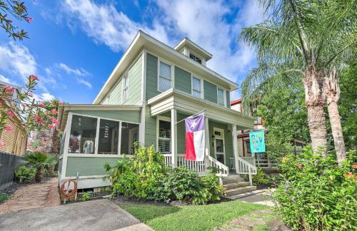 Walk to Beach! Group-Friendly Galveston Hideaway - Foto 1