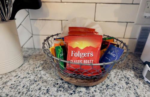 Spacious home away from home! Hot tub! - Photo 22