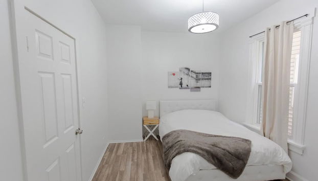 Simple in Palmer Square - Walk to Park and Train - Foto 3, Habitación