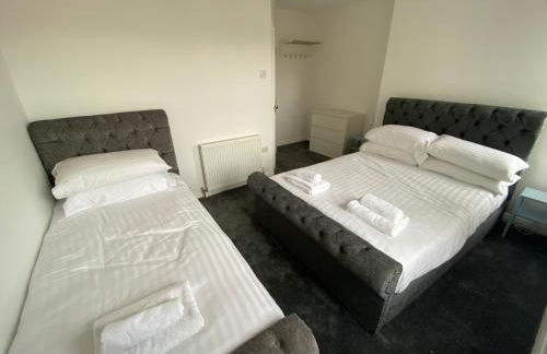 Memorial Building - Photo 2