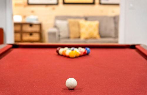 The Gameroom on Madison - Large Home Accommodates 12 Guests (102 Madison Ter) - Foto 60