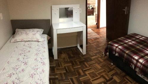 Apê completo com suíte, sacada e garagem fechada - Foto 2